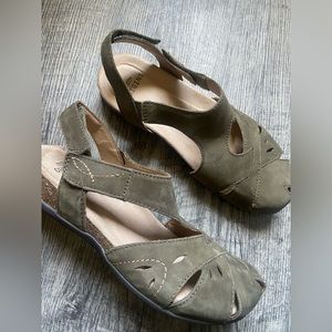 Earth Birdine Casual Round Toe Slip-on Sandals - Olive